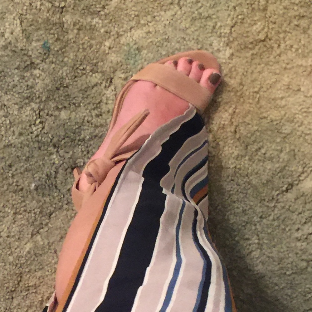 Nude heels with bow on ankle - Picture 3 of 3
